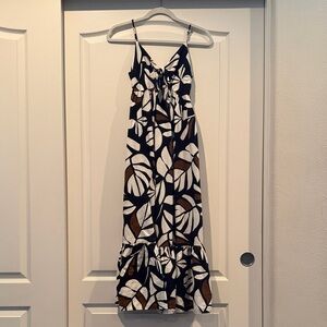 Chic Black and White Leaf Print Maxi Dress